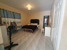 Sandy Bay Paradise Retreat - 7 Bedrooms