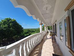 Sandy Bay Paradise Retreat - 7 Bedrooms