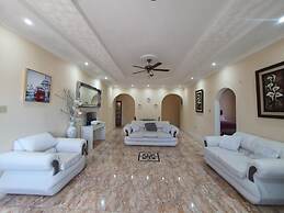 Sandy Bay Paradise Retreat - 7 Bedrooms