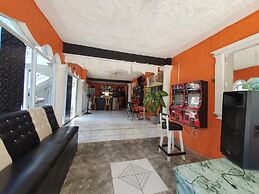 Sandy Bay Paradise Retreat - 7 Bedrooms