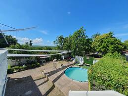 Sandy Bay Paradise Retreat - 7 Bedrooms