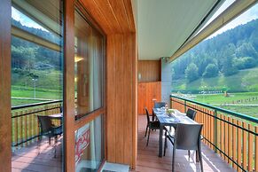 La Marmotta Campo Smith on the Ski Slopes