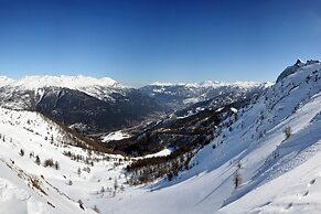La Marmotta Campo Smith on the Ski Slopes