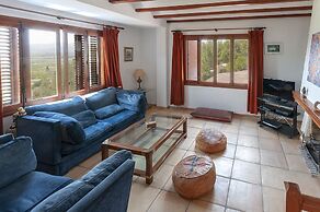 Casabra in Ador With 5 Bedrooms and 3 Bathrooms