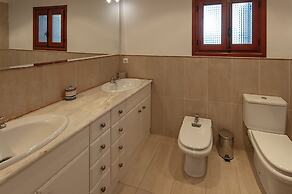 Casabra in Ador With 5 Bedrooms and 3 Bathrooms