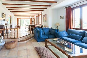 Casabra in Ador With 5 Bedrooms and 3 Bathrooms