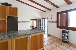 Casabra in Ador With 5 Bedrooms and 3 Bathrooms