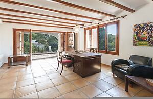 Casabra in Ador With 5 Bedrooms and 3 Bathrooms