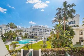 Marbella Pool House Gf55on sea Shore