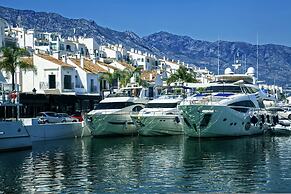 Marbella Pool House Gf55on sea Shore