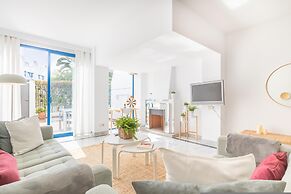 Marbella Pool House Gf55on sea Shore