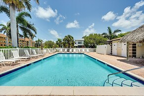 Marco Island Townhome: 2 Mi to Beaches!