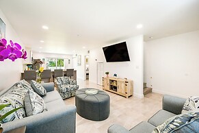 Marco Island Townhome: 2 Mi to Beaches!