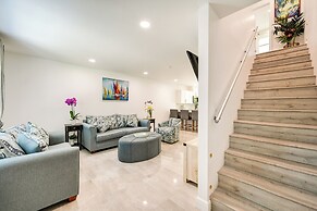 Marco Island Townhome: 2 Mi to Beaches!