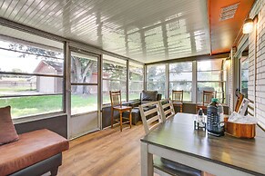 30 Mi to The Big Easy: Laplace Home w/ Backyard!
