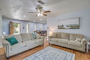 30 Mi to The Big Easy: Laplace Home w/ Backyard!