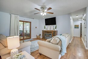 30 Mi to The Big Easy: Laplace Home w/ Backyard!