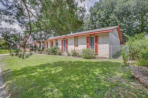 30 Mi to The Big Easy: Laplace Home w/ Backyard!