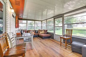 30 Mi to The Big Easy: Laplace Home w/ Backyard!