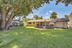 30 Mi to The Big Easy: Laplace Home w/ Backyard!