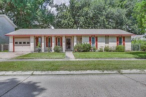 30 Mi to The Big Easy: Laplace Home w/ Backyard!