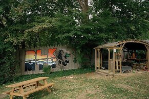 Peri Social House