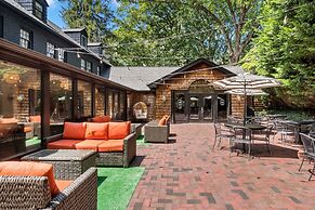 Peri Social House