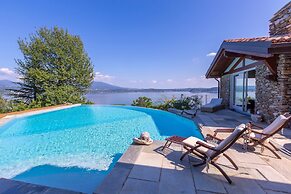 Paradis Relais Pool View EV Recharge