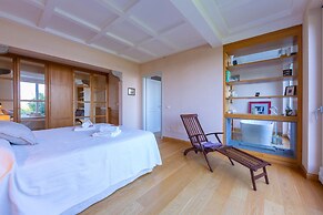 Paradis Relais Pool View EV Recharge