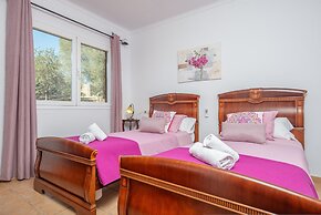 Vista Sol in Ariany With 2 Bedrooms and 1 Bathrooms