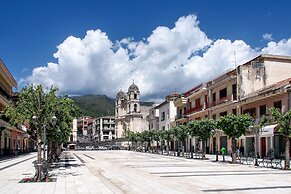 Villa With Volcano View