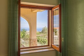 Villa With Volcano View