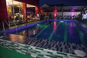 EdisPremier Hotel & Suites