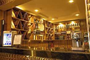 EdisPremier Hotel & Suites