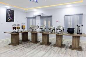 EdisPremier Hotel & Suites