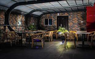 EdisPremier Hotel & Suites