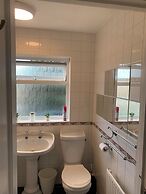 3 Bedroom Cozy House in Reading
