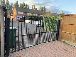 3 Bedroom Cozy House in Reading