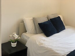 3 Bedroom Cozy House in Reading