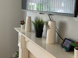 3 Bedroom Cozy House in Reading