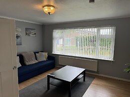 3 Bedroom Cozy House in Reading