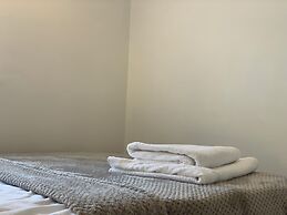 3 Bedroom Cozy House in Reading
