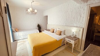 Mina Otel by Adda Alaçatı