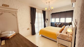 Mina Otel by Adda Alaçatı