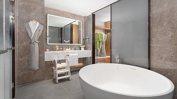 Holiday Inn Wuhan Houguan Lake by IHG