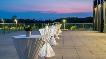 Holiday Inn Wuhan Houguan Lake by IHG