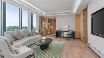 Holiday Inn Wuhan Houguan Lake by IHG
