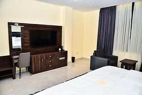 3pple M Continental Hotel & Suites