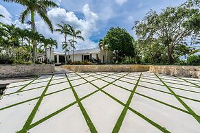 Farmhouse Oasis Retreat in Homestead