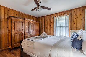 Farmhouse Oasis Retreat in Homestead